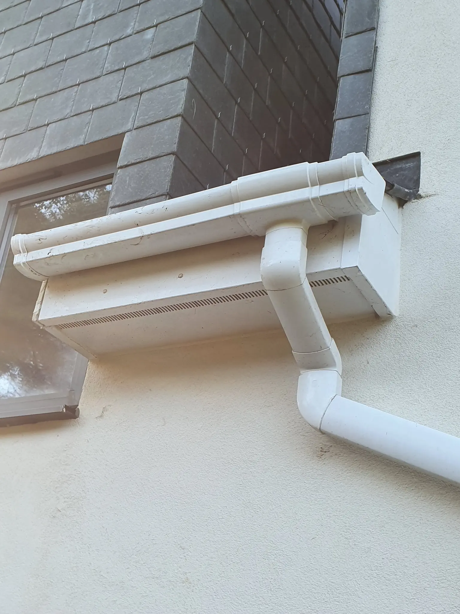 Fascia and soffit cleaning resulting in like-new appearance